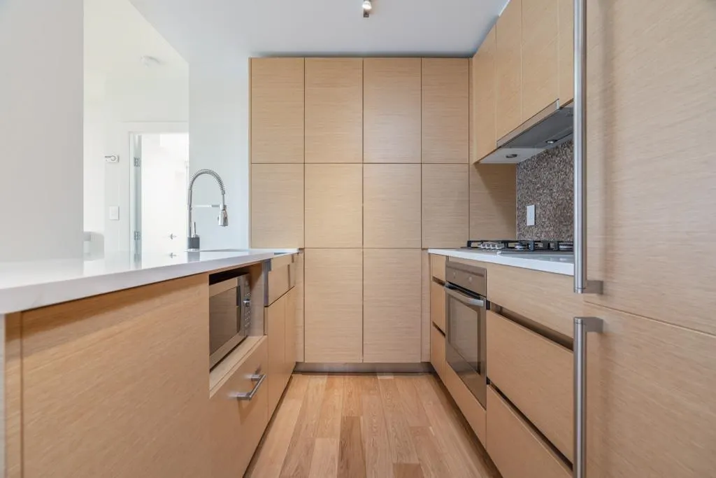 2602 565 Smithe Street