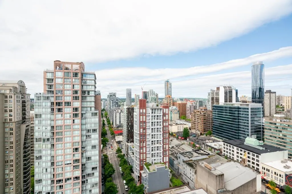 2602 565 Smithe Street