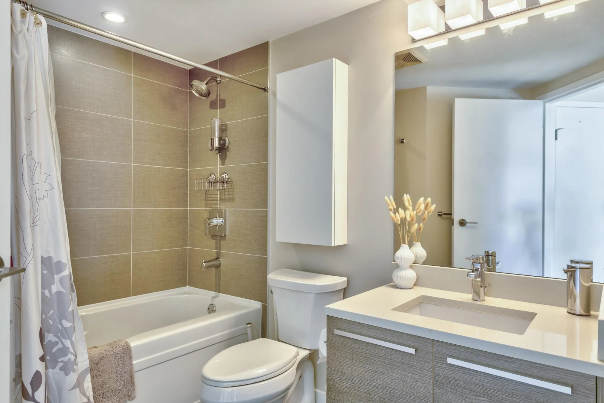 40X 1323 Homer Street