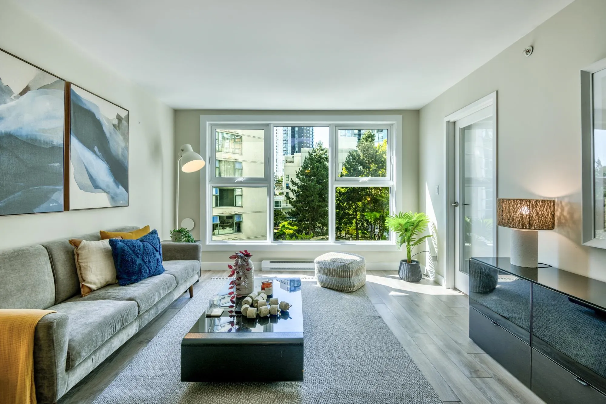 40X 1323 Homer Street