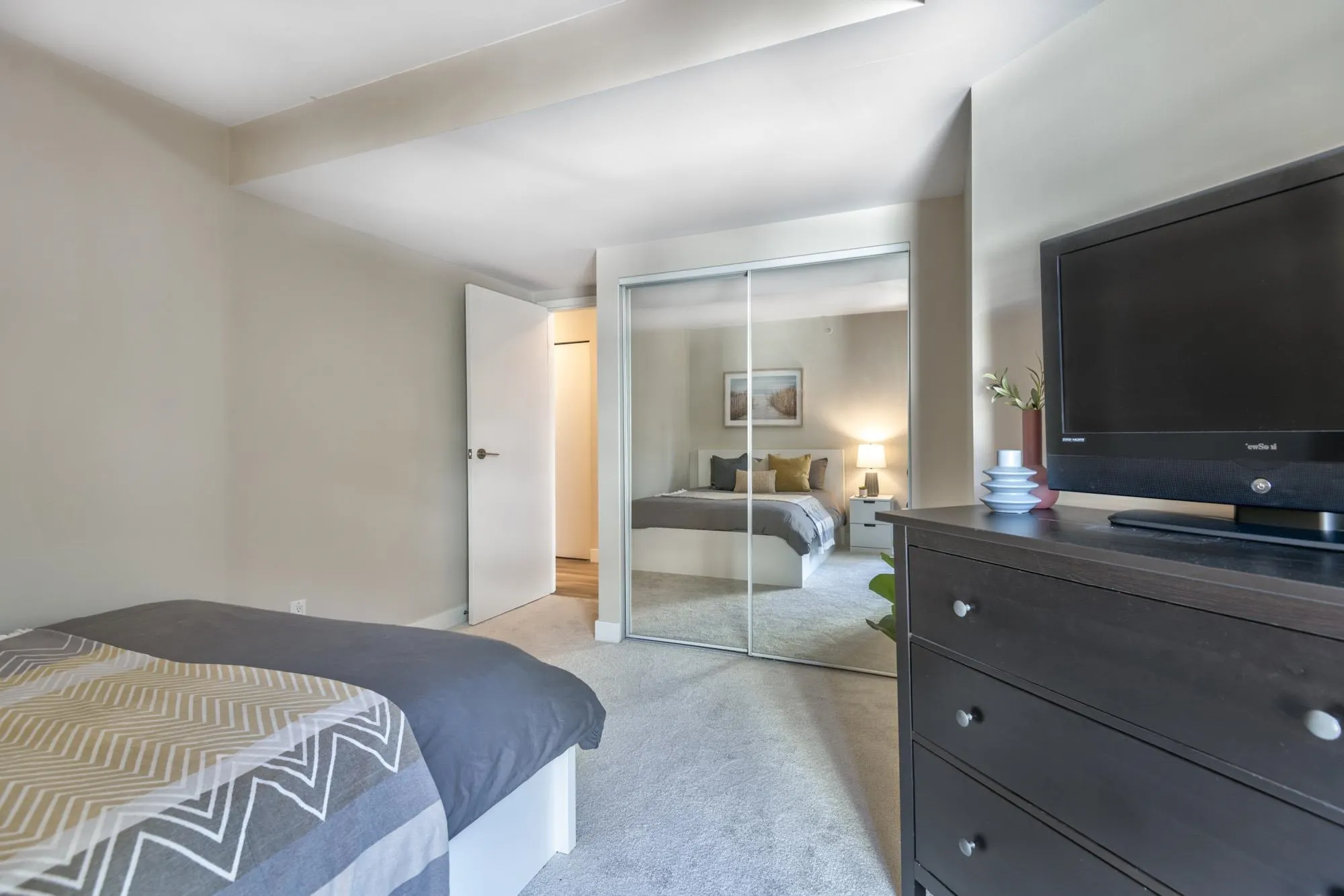 40X 1323 Homer Street