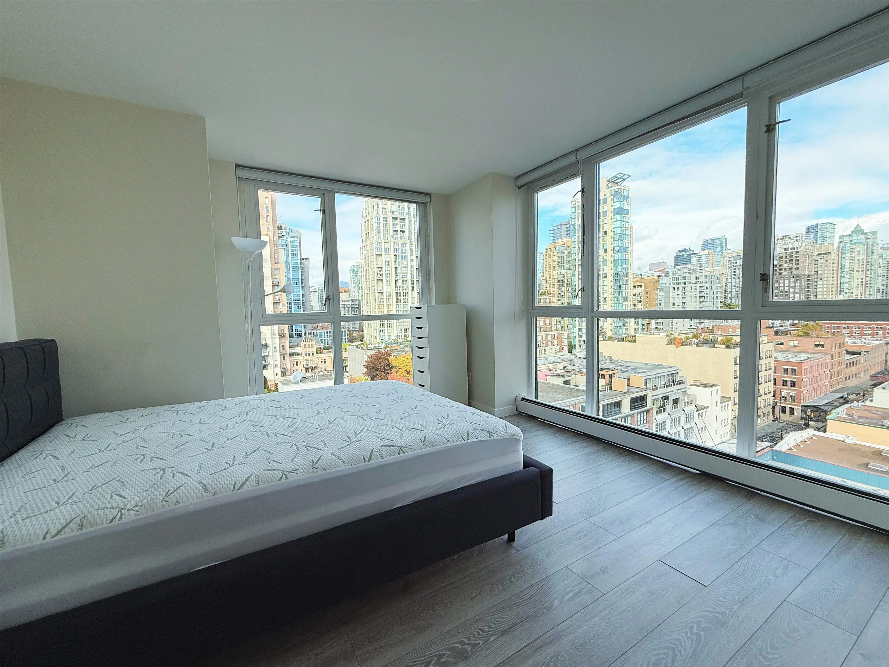 1501 289 Drake Street