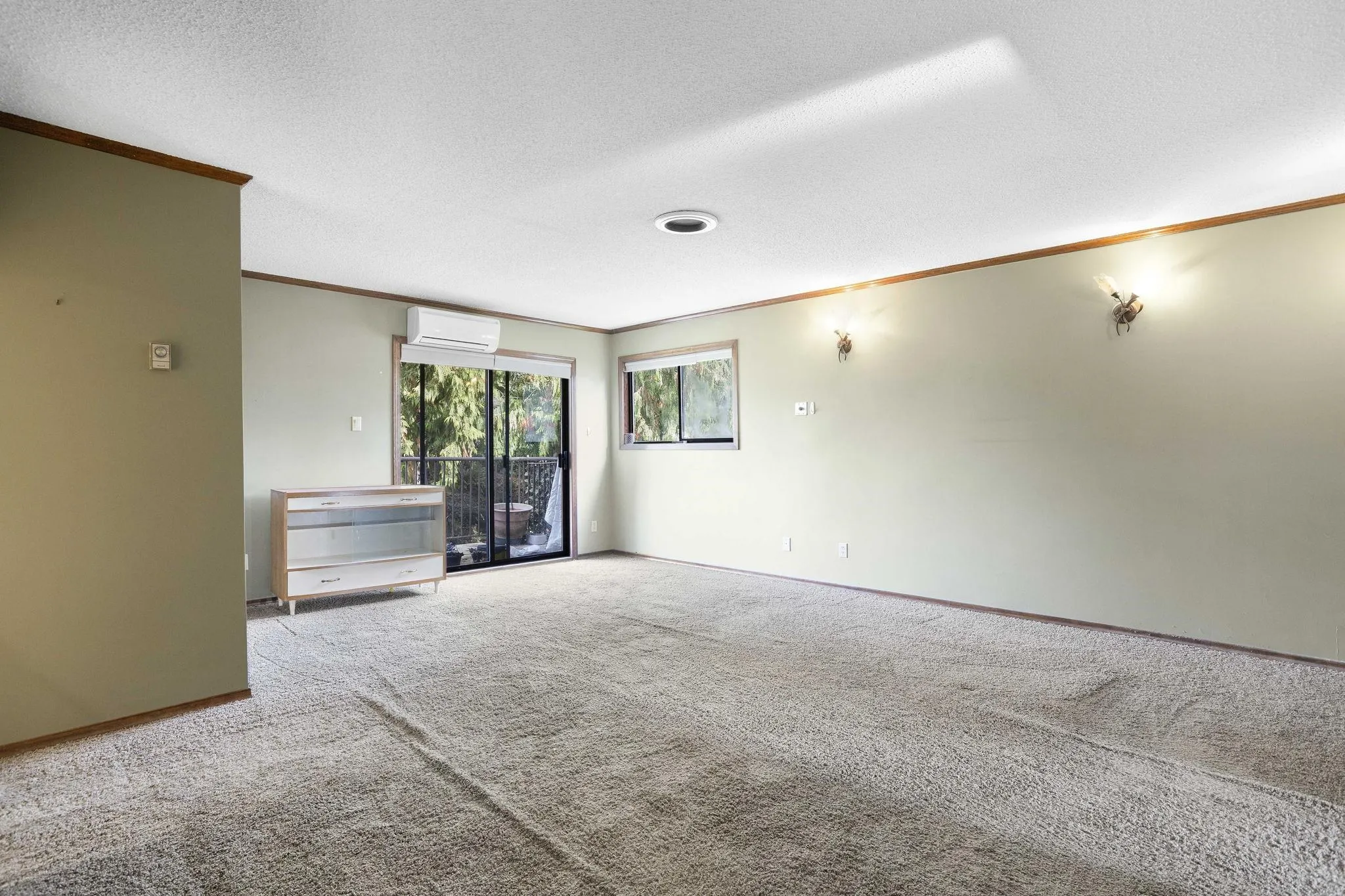 10031 Eagle Crescent