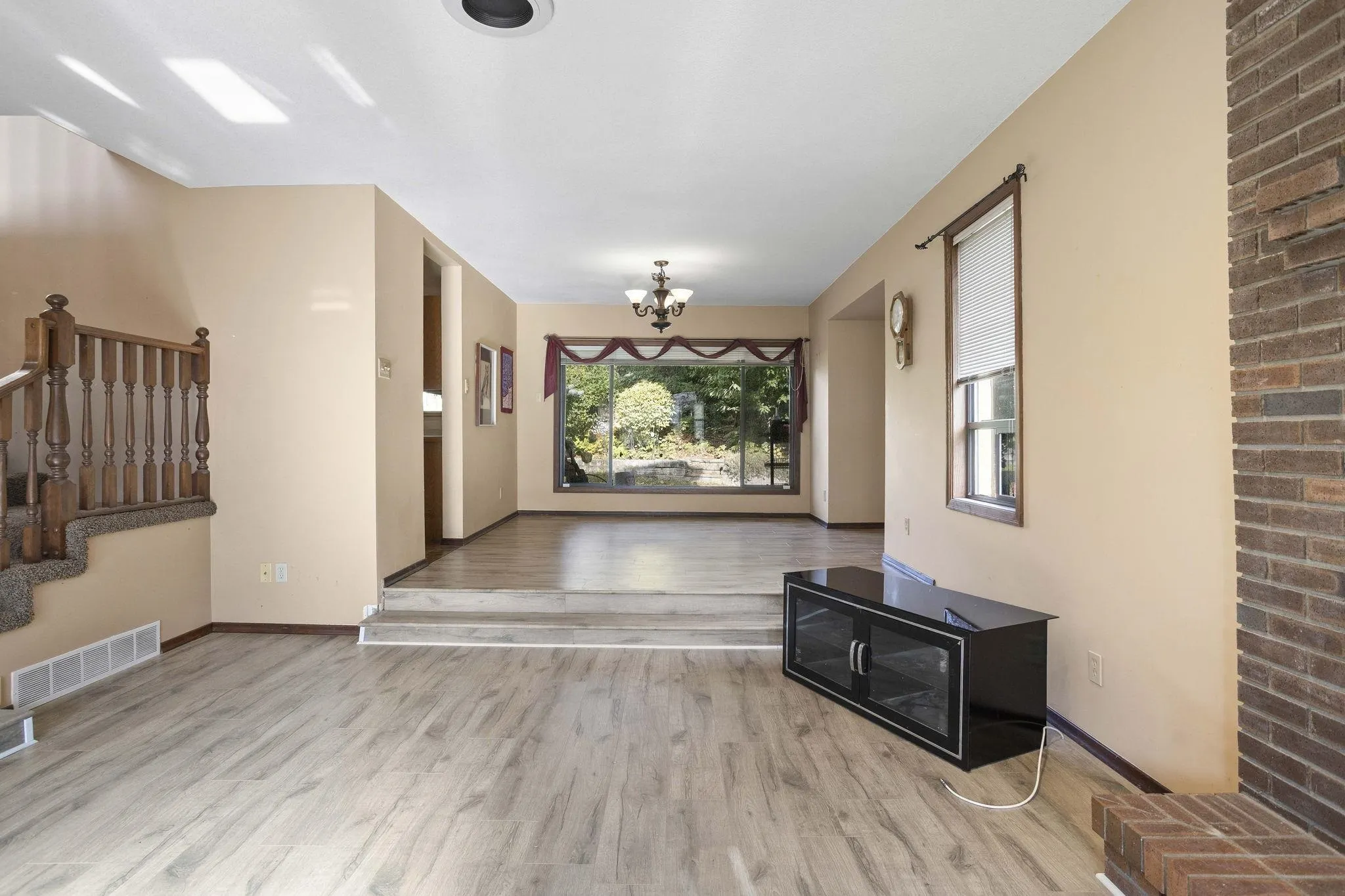 10031 Eagle Crescent