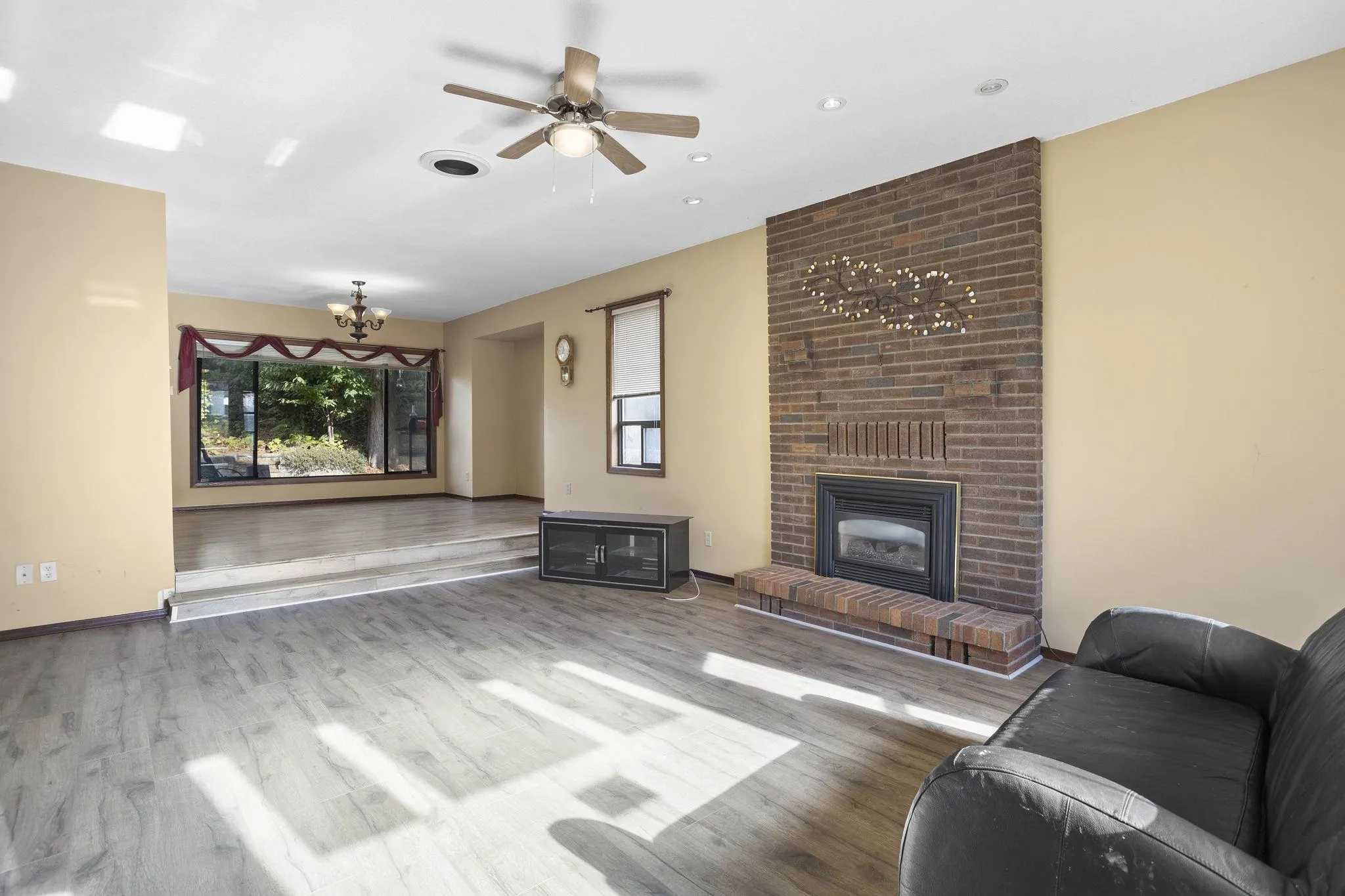 10031 Eagle Crescent