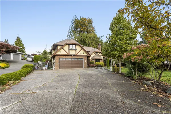 10031 Eagle Crescent