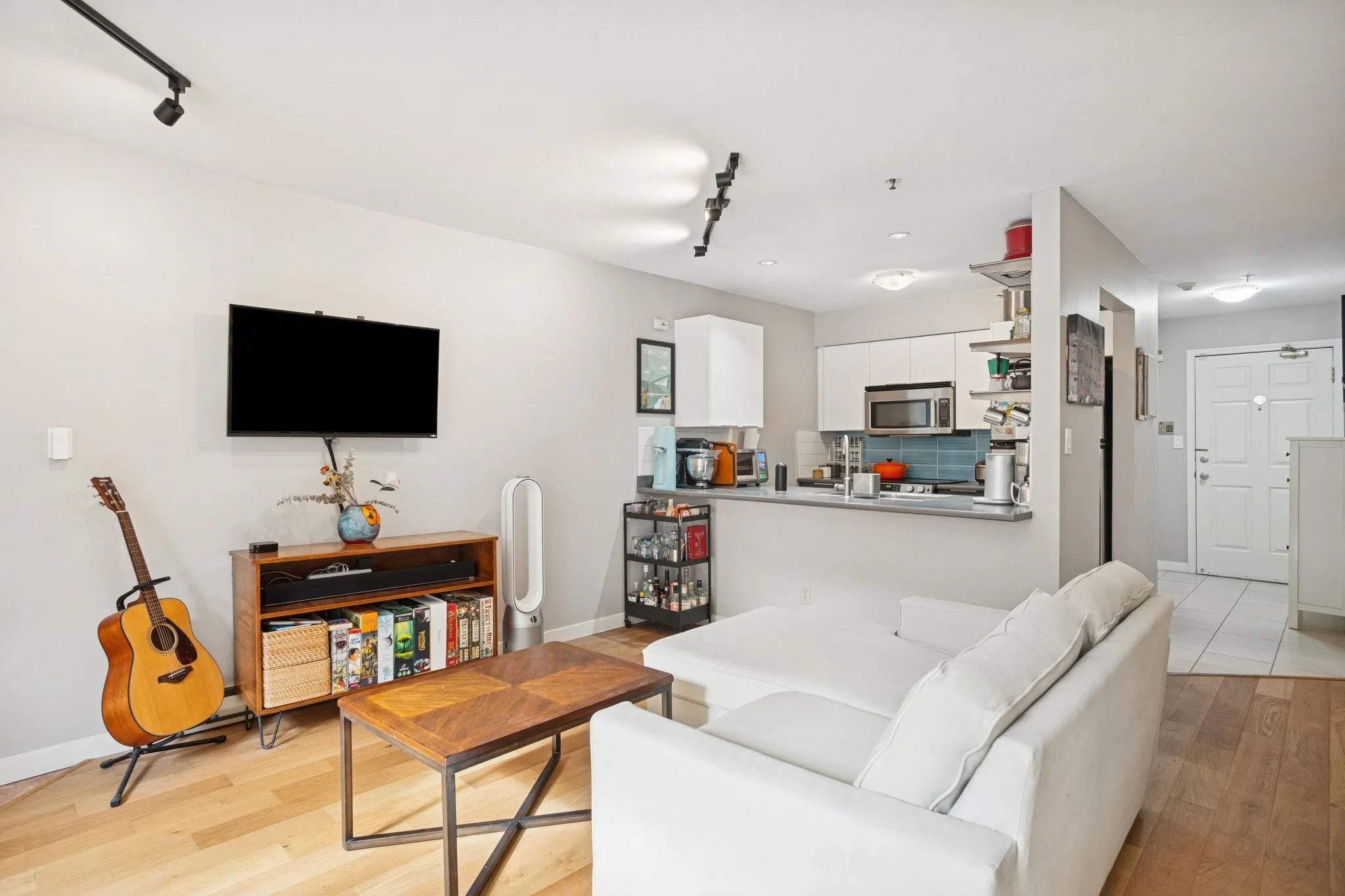 103 3199 Willow Street