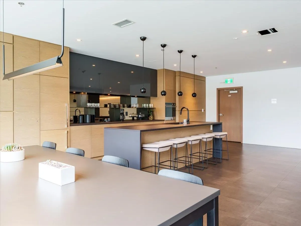 502 2181 Madison Avenue