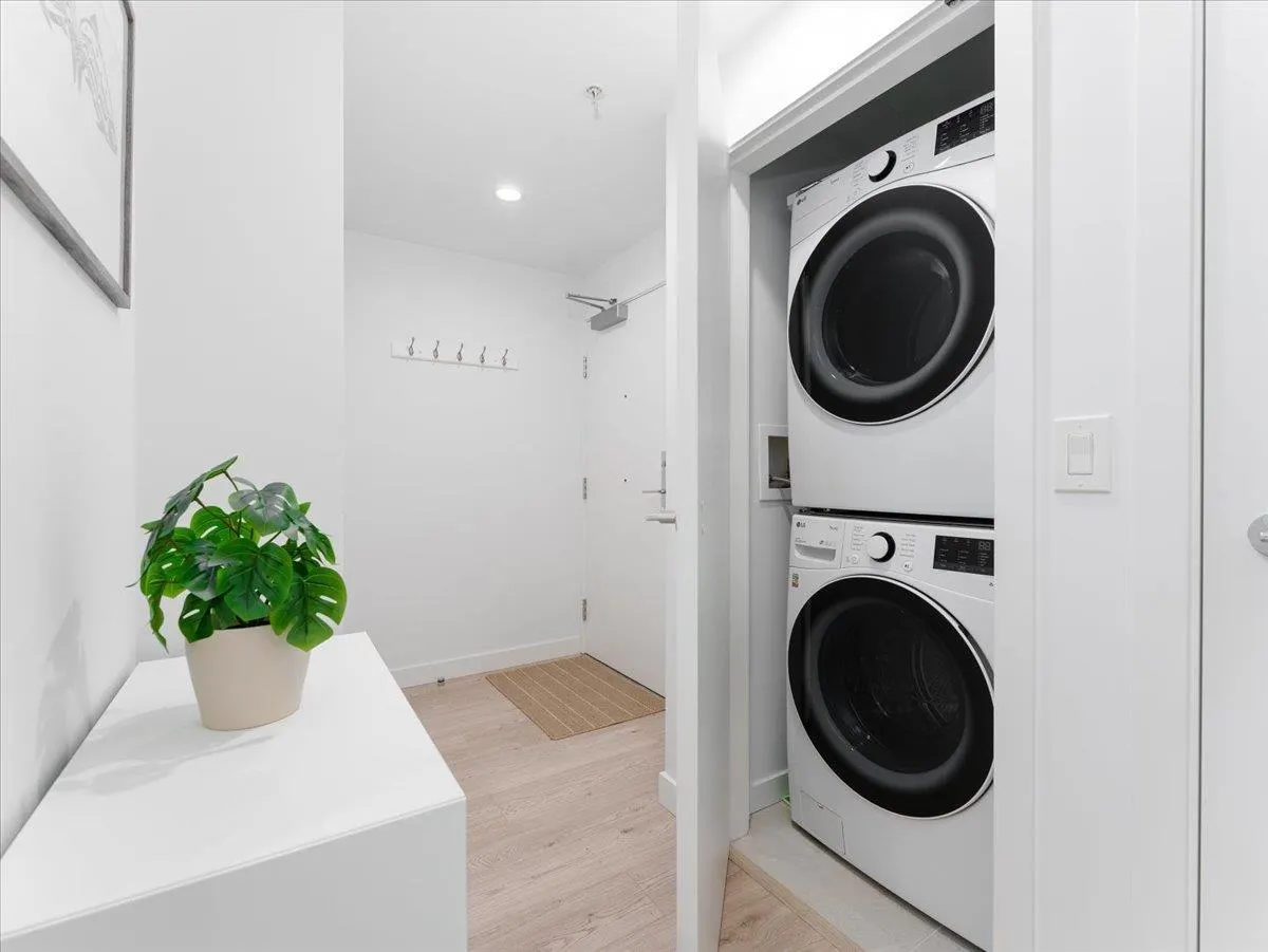 502 2181 Madison Avenue