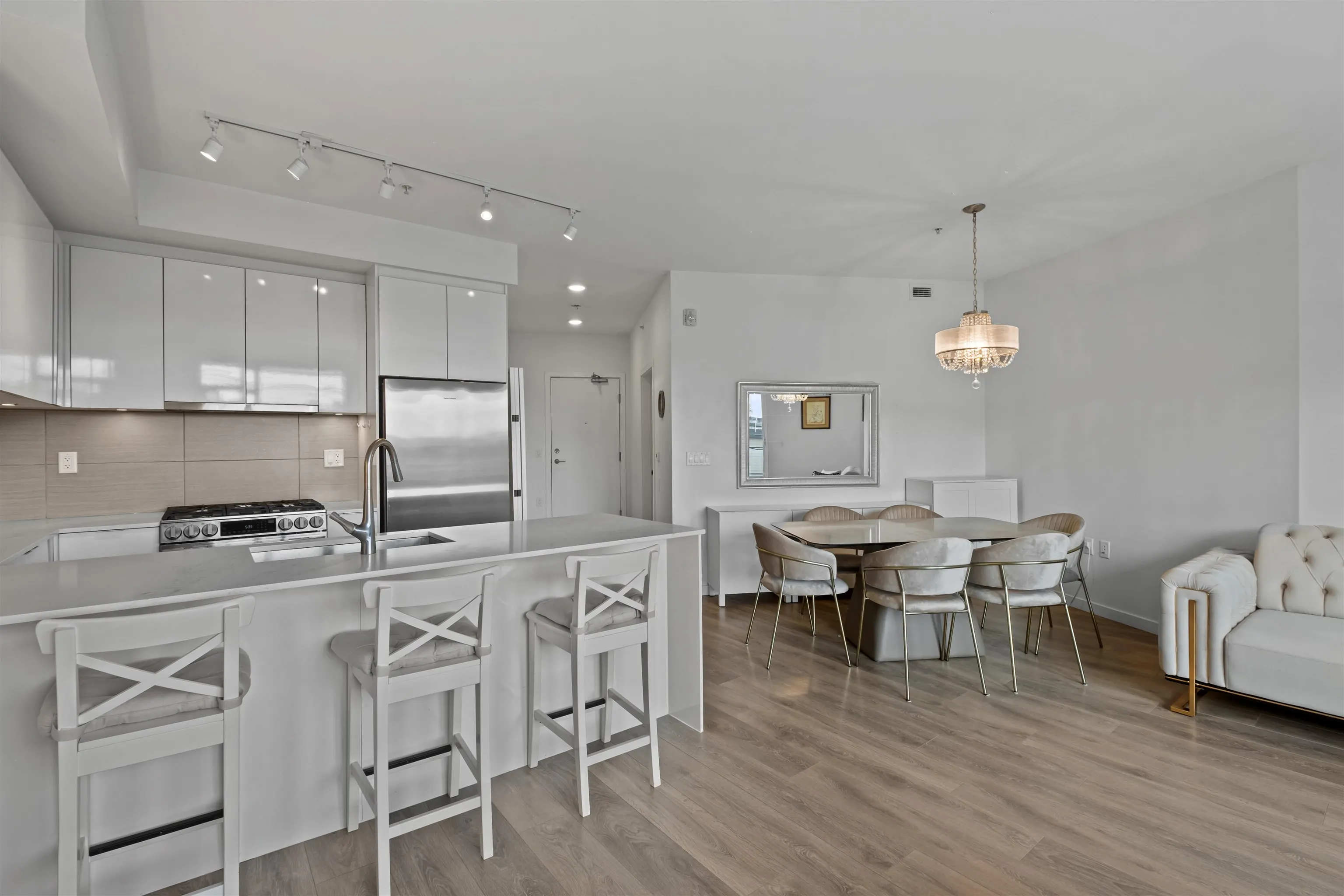 505 725 Marine Drive