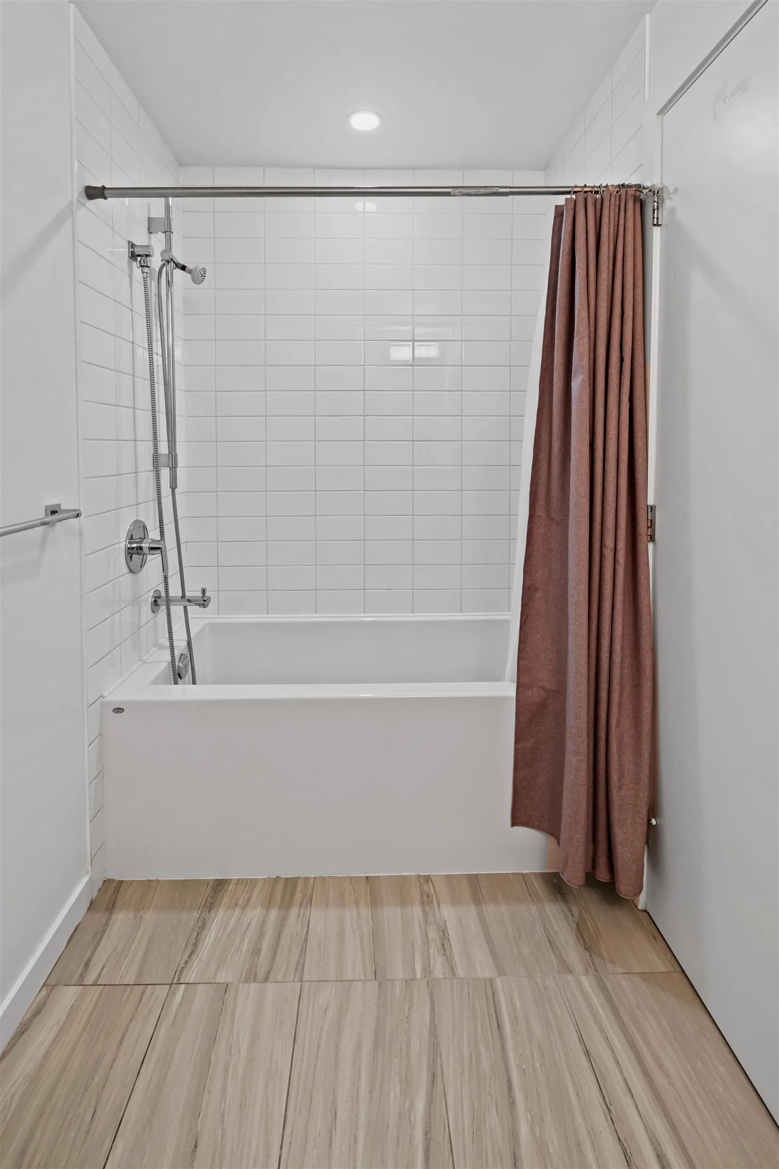 505 725 Marine Drive