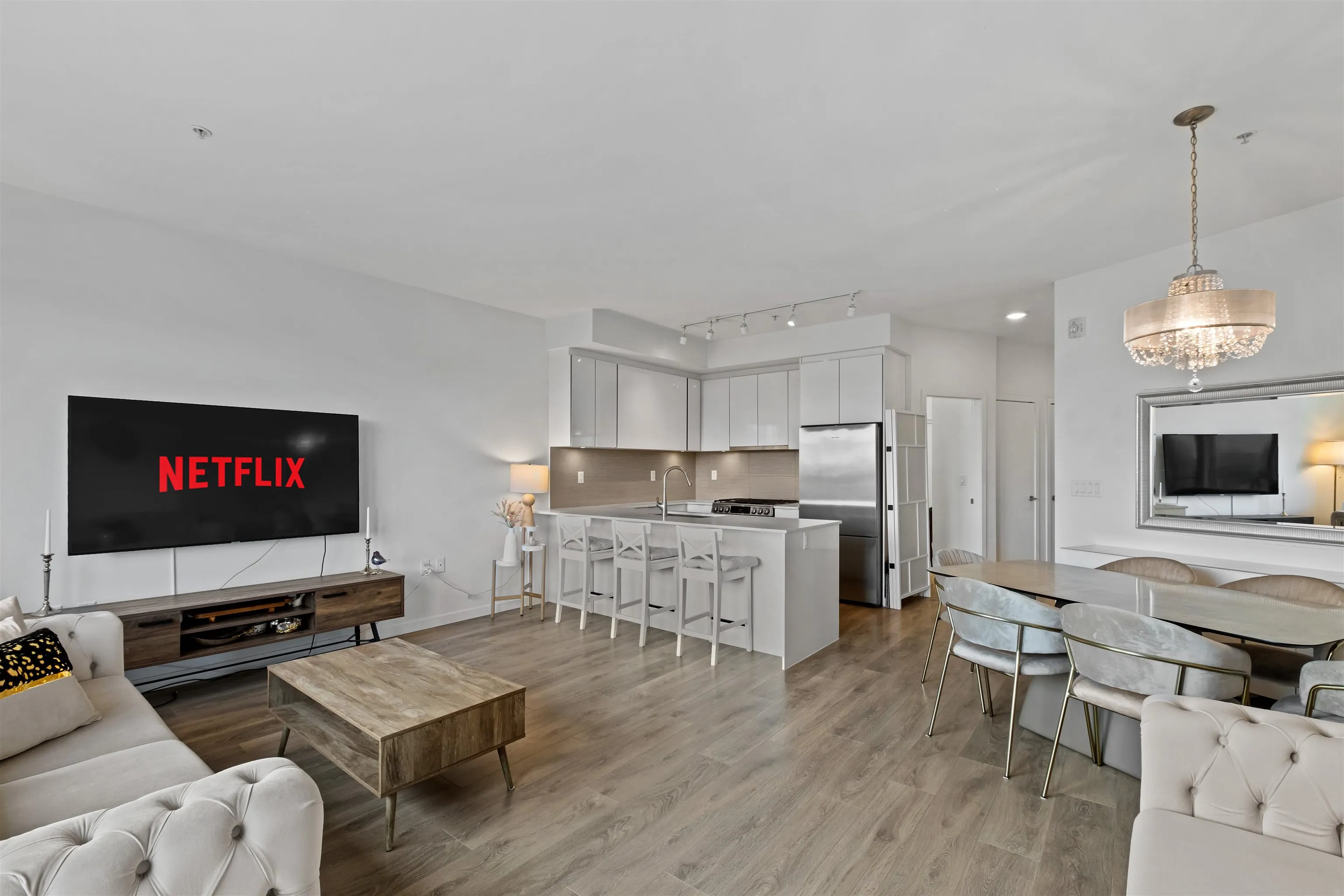 505 725 Marine Drive