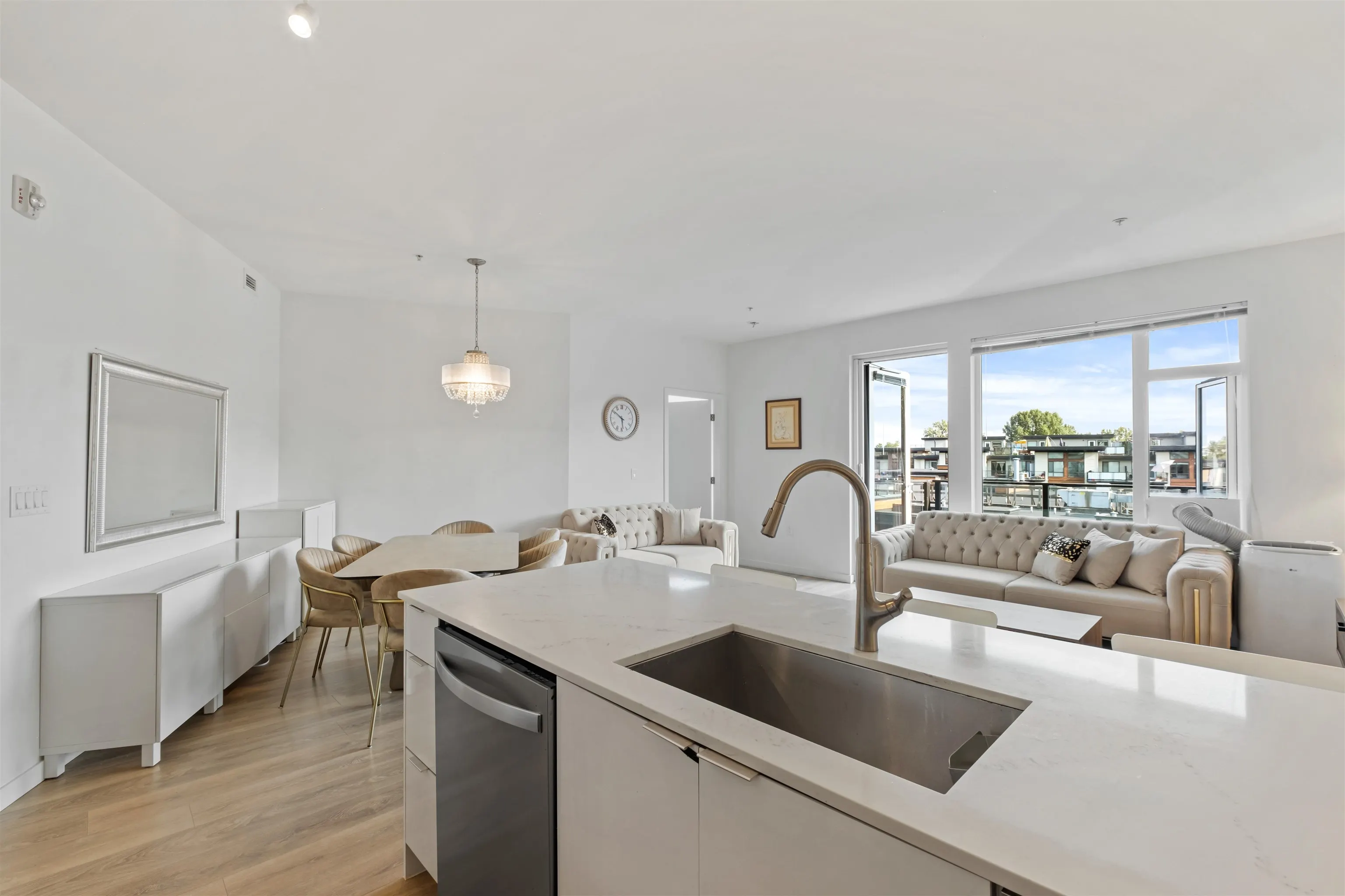 505 725 Marine Drive