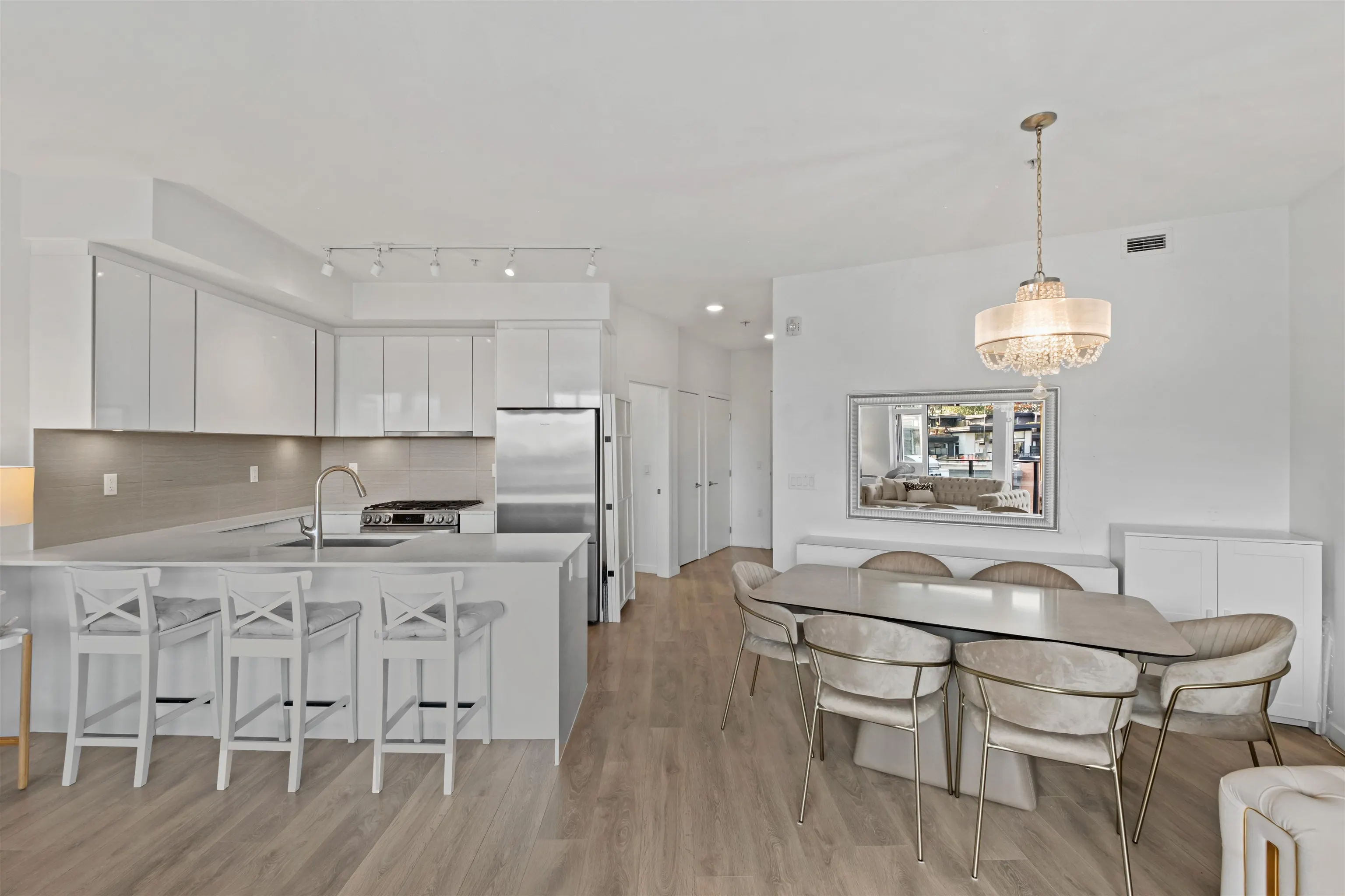 505 725 Marine Drive