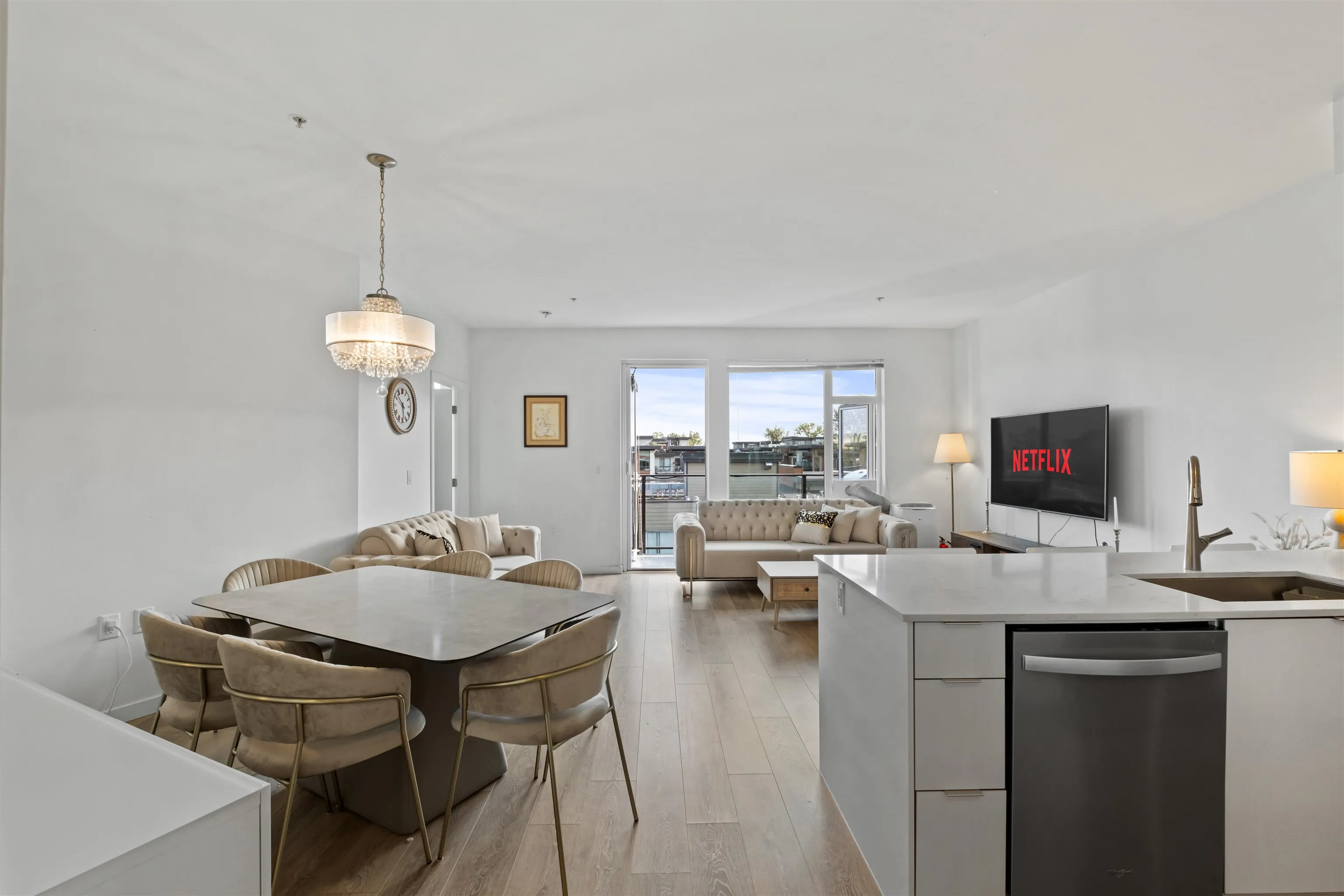 505 725 Marine Drive