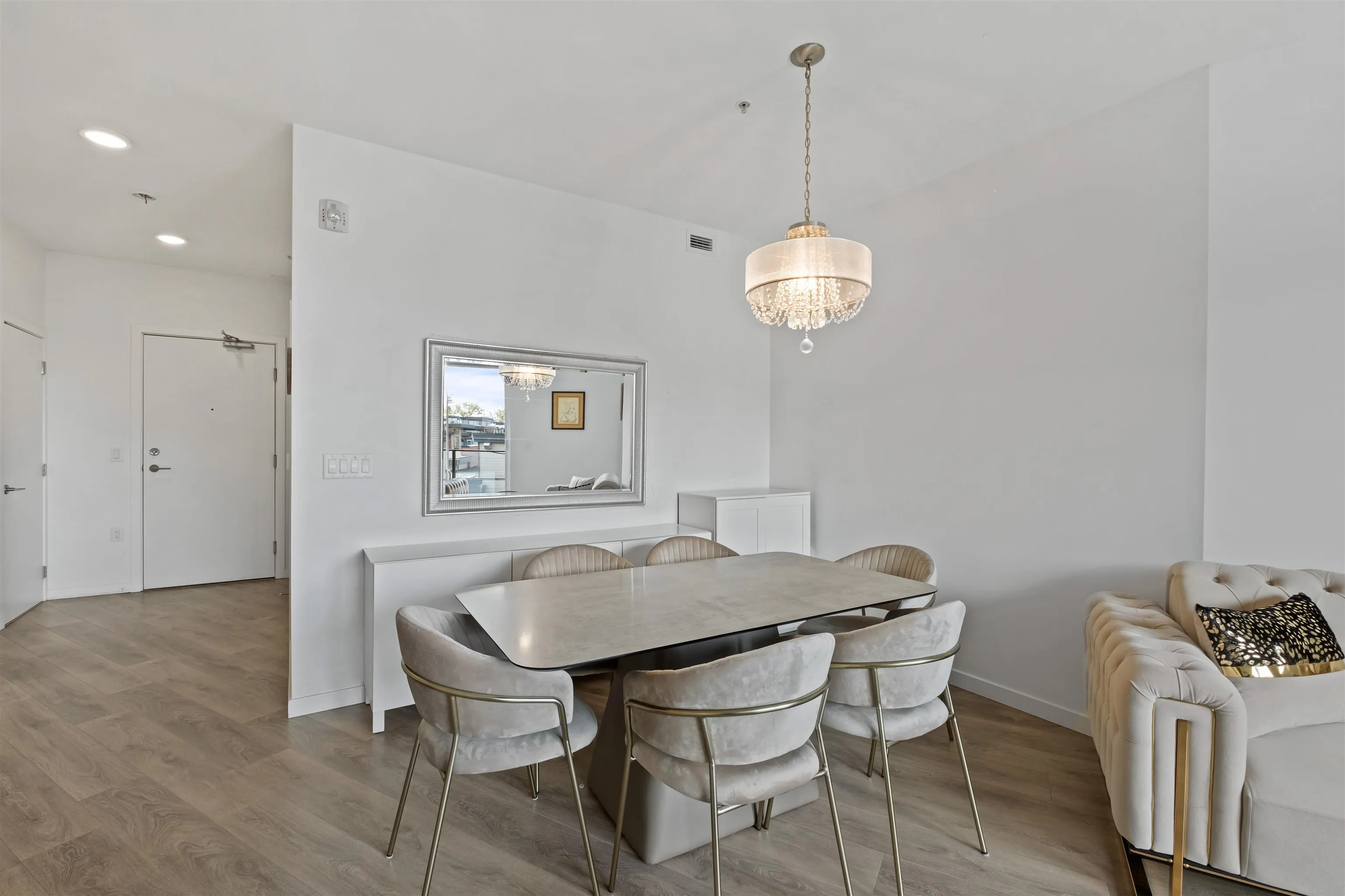 505 725 Marine Drive