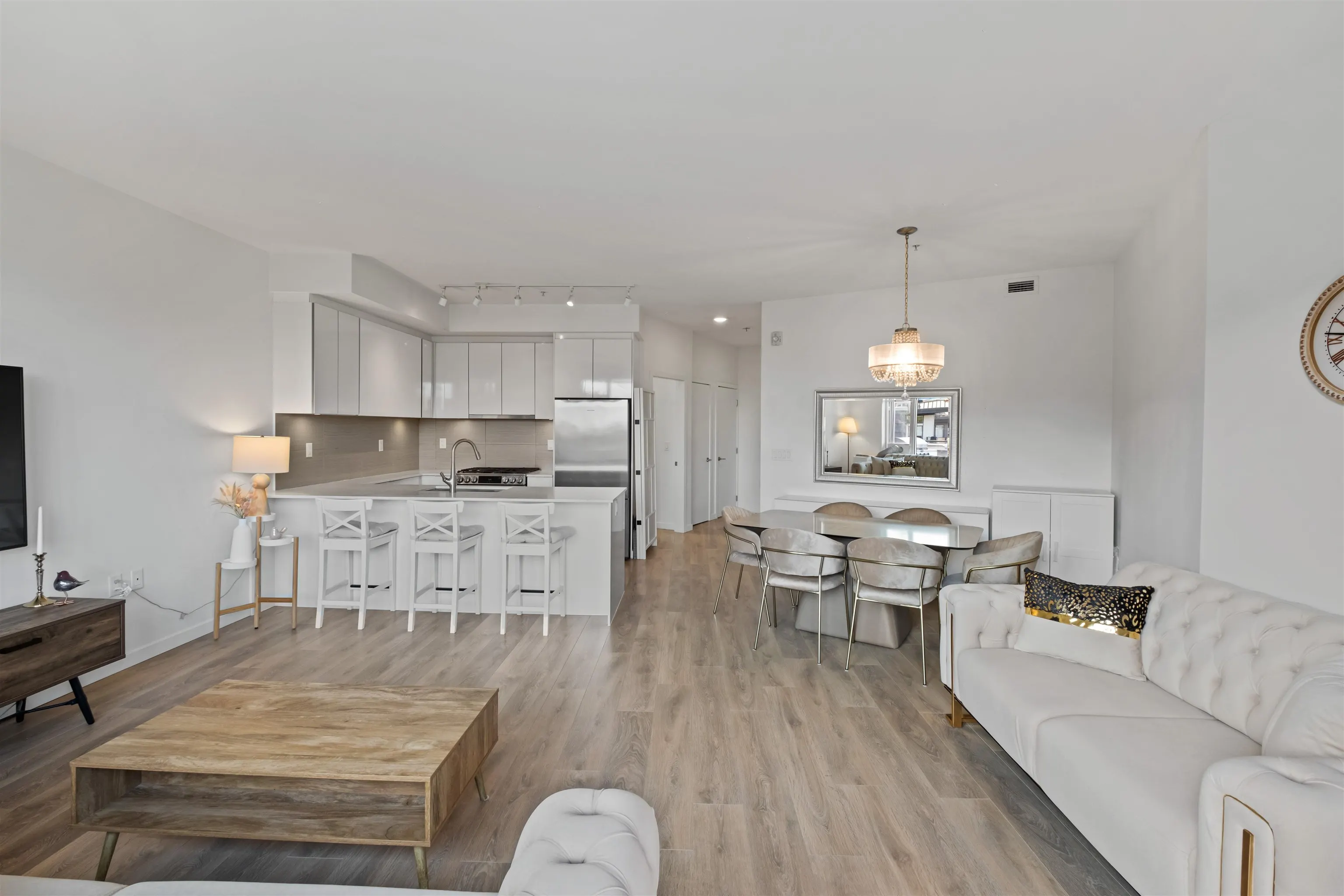 505 725 Marine Drive