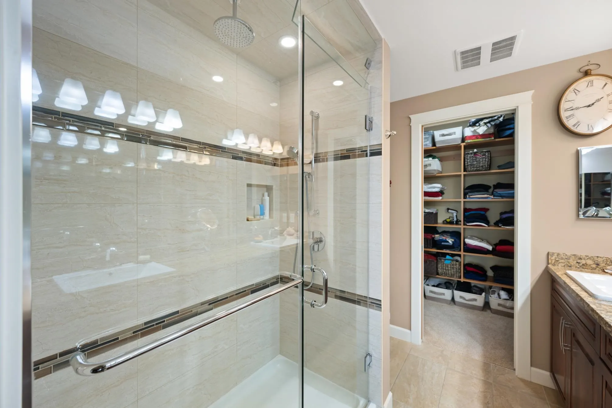 522 2860 Trethewey Street