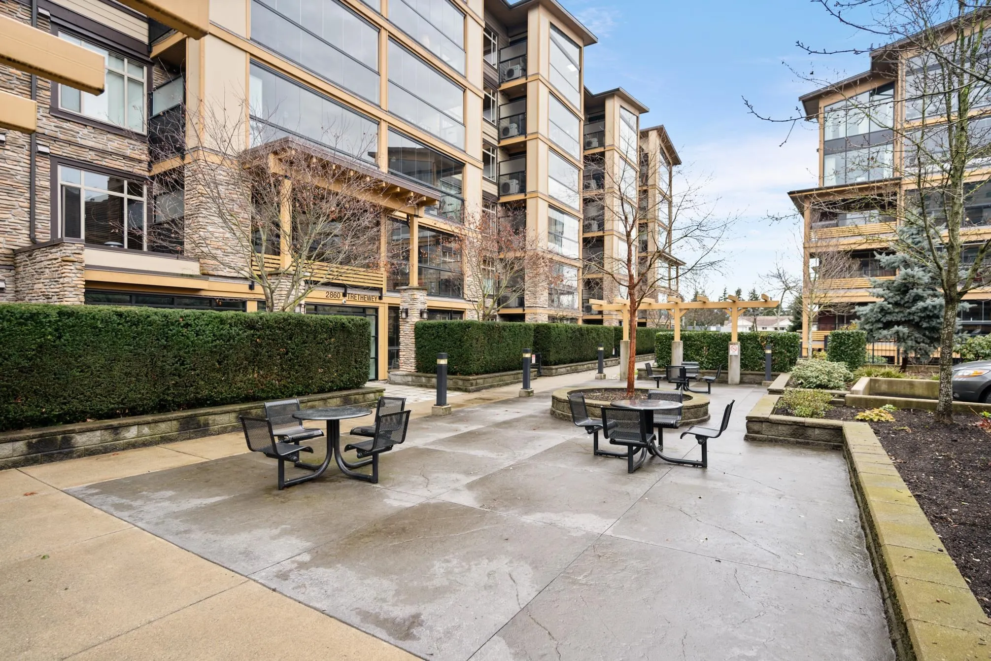 522 2860 Trethewey Street