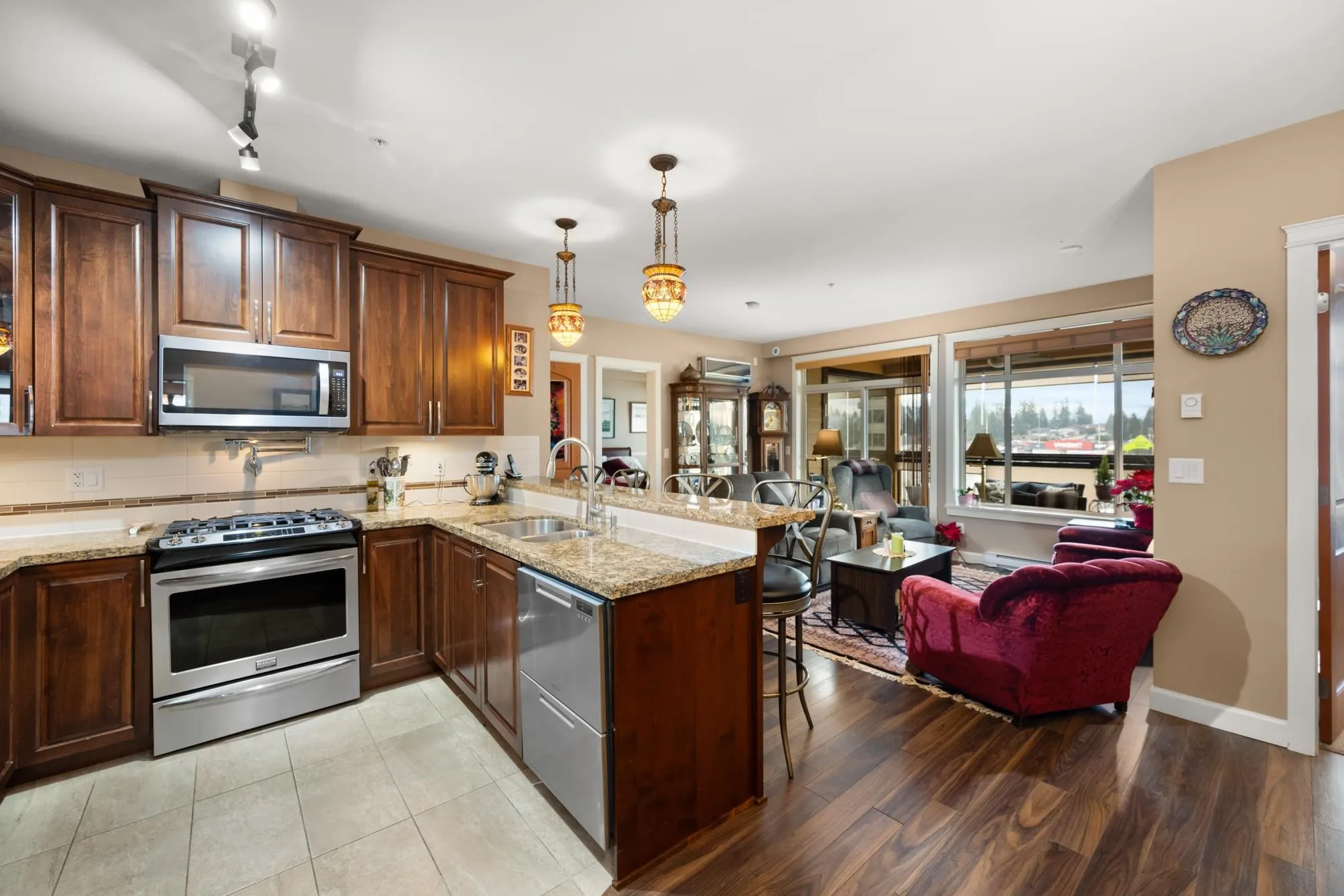 522 2860 Trethewey Street