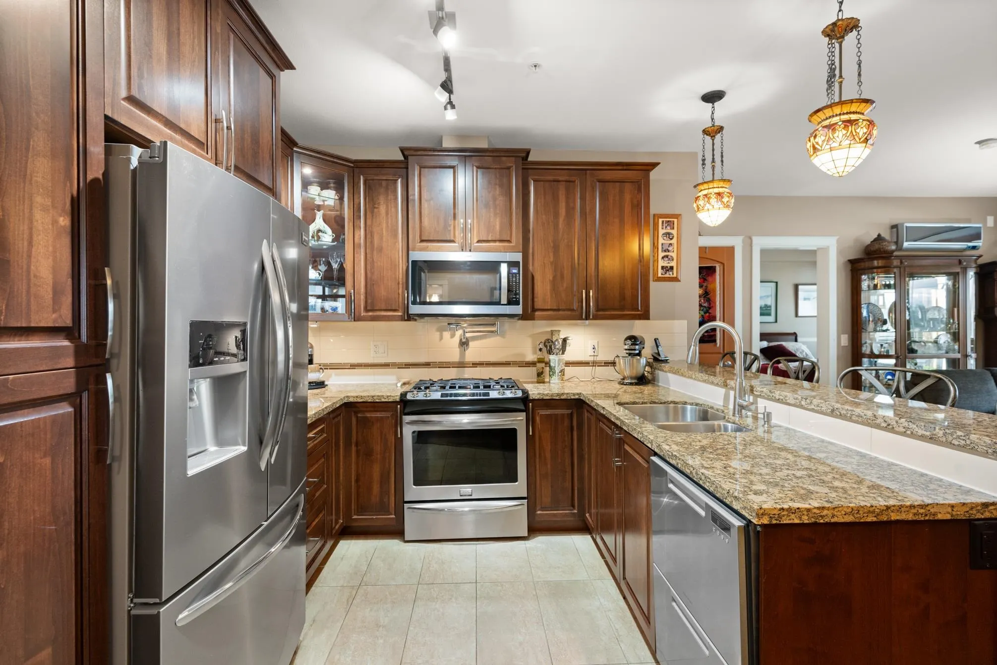 522 2860 Trethewey Street