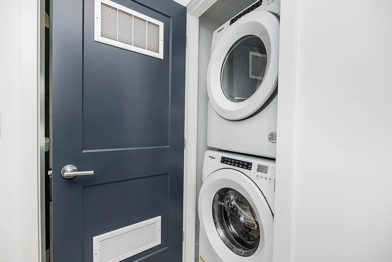 120 707 Robinson Street