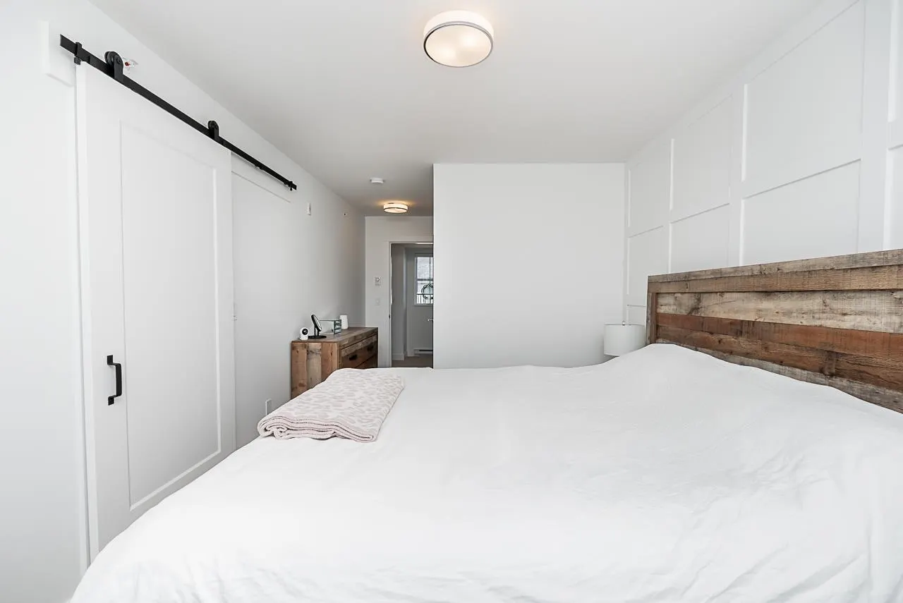 120 707 Robinson Street