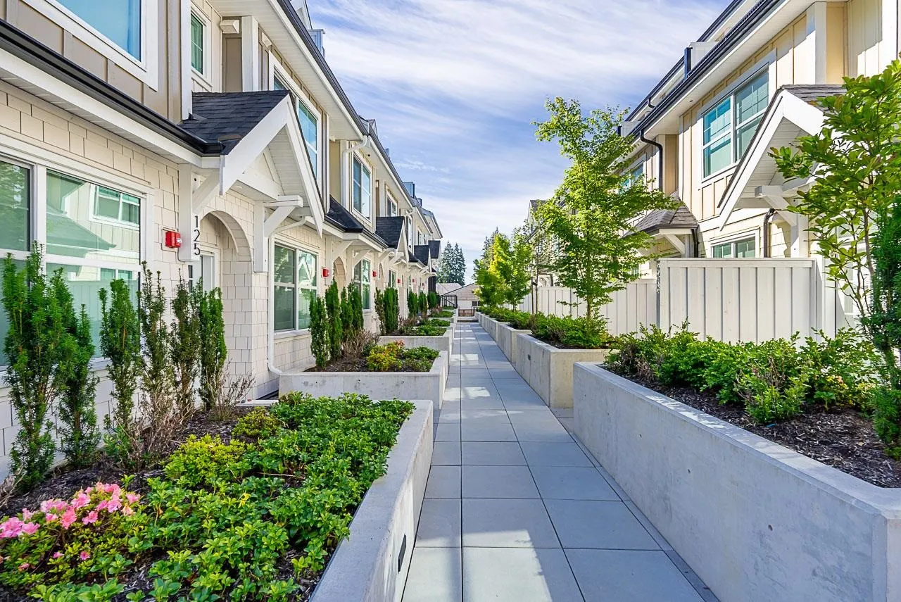 120 707 Robinson Street