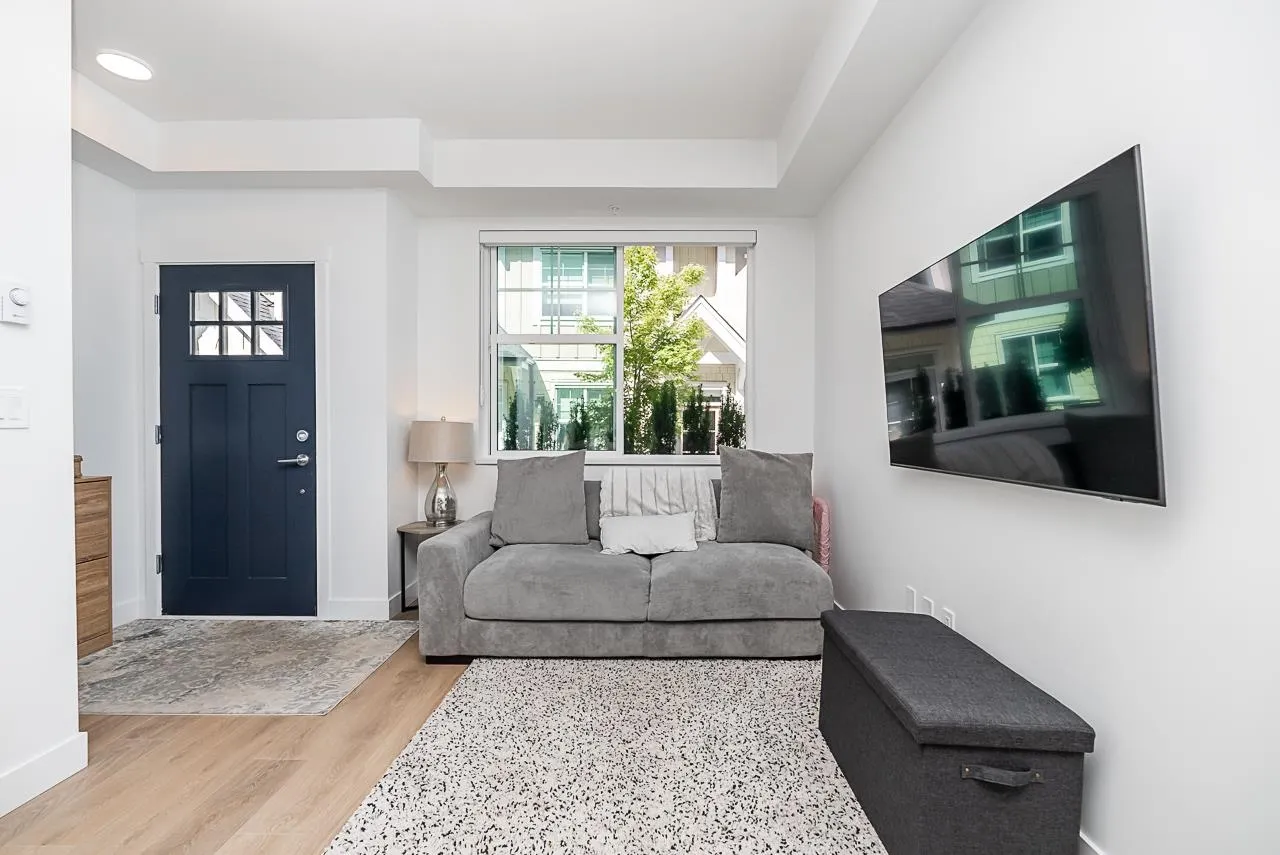 120 707 Robinson Street