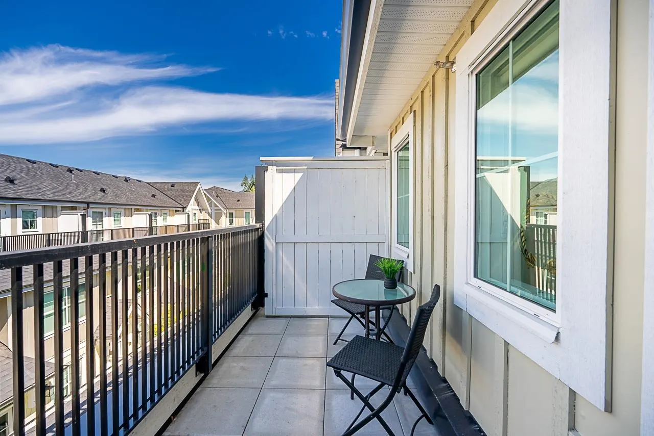 120 707 Robinson Street