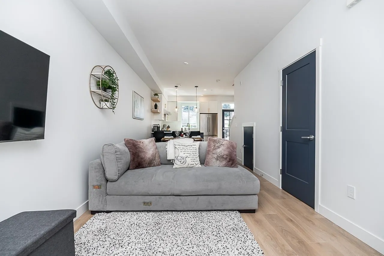 120 707 Robinson Street