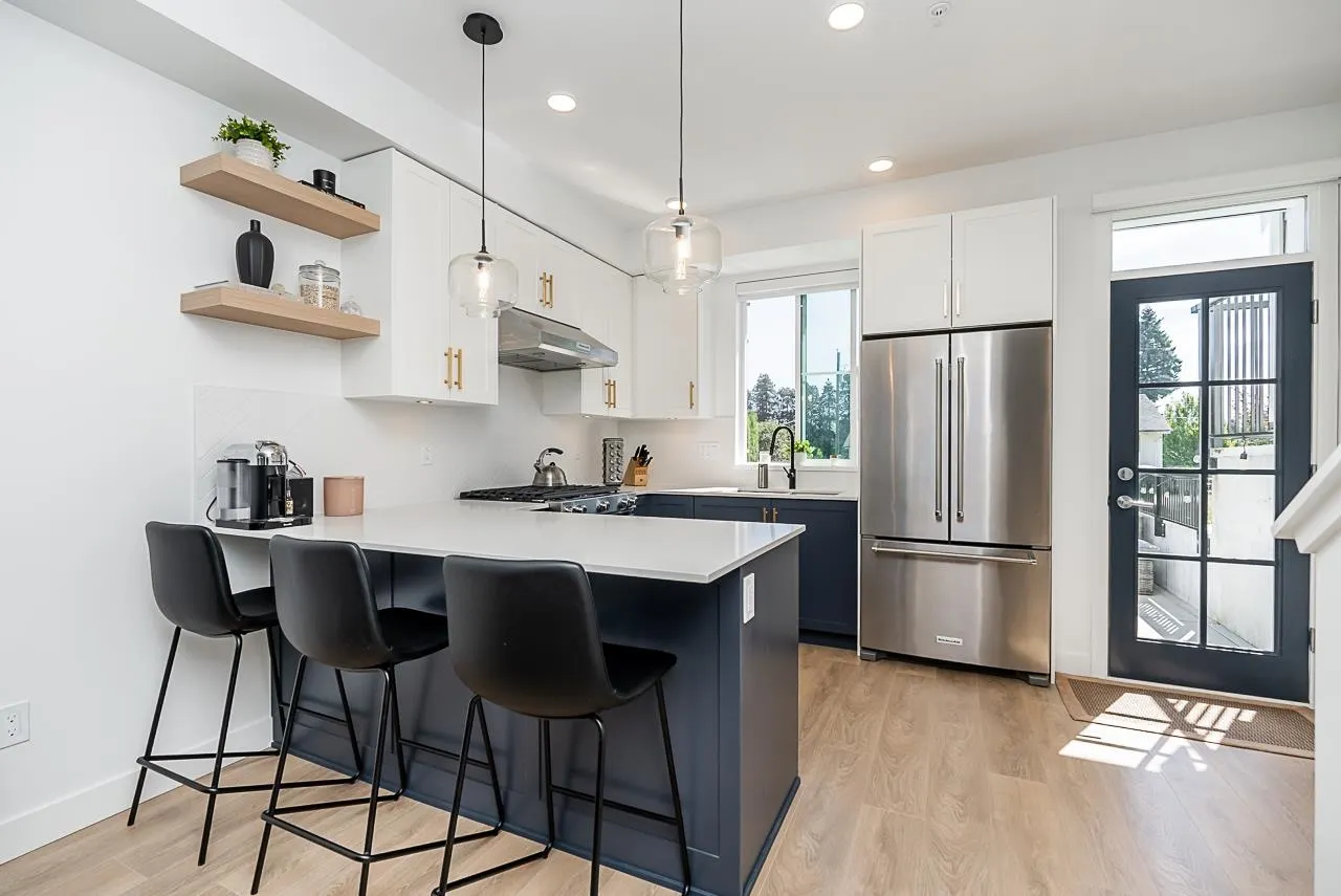 120 707 Robinson Street