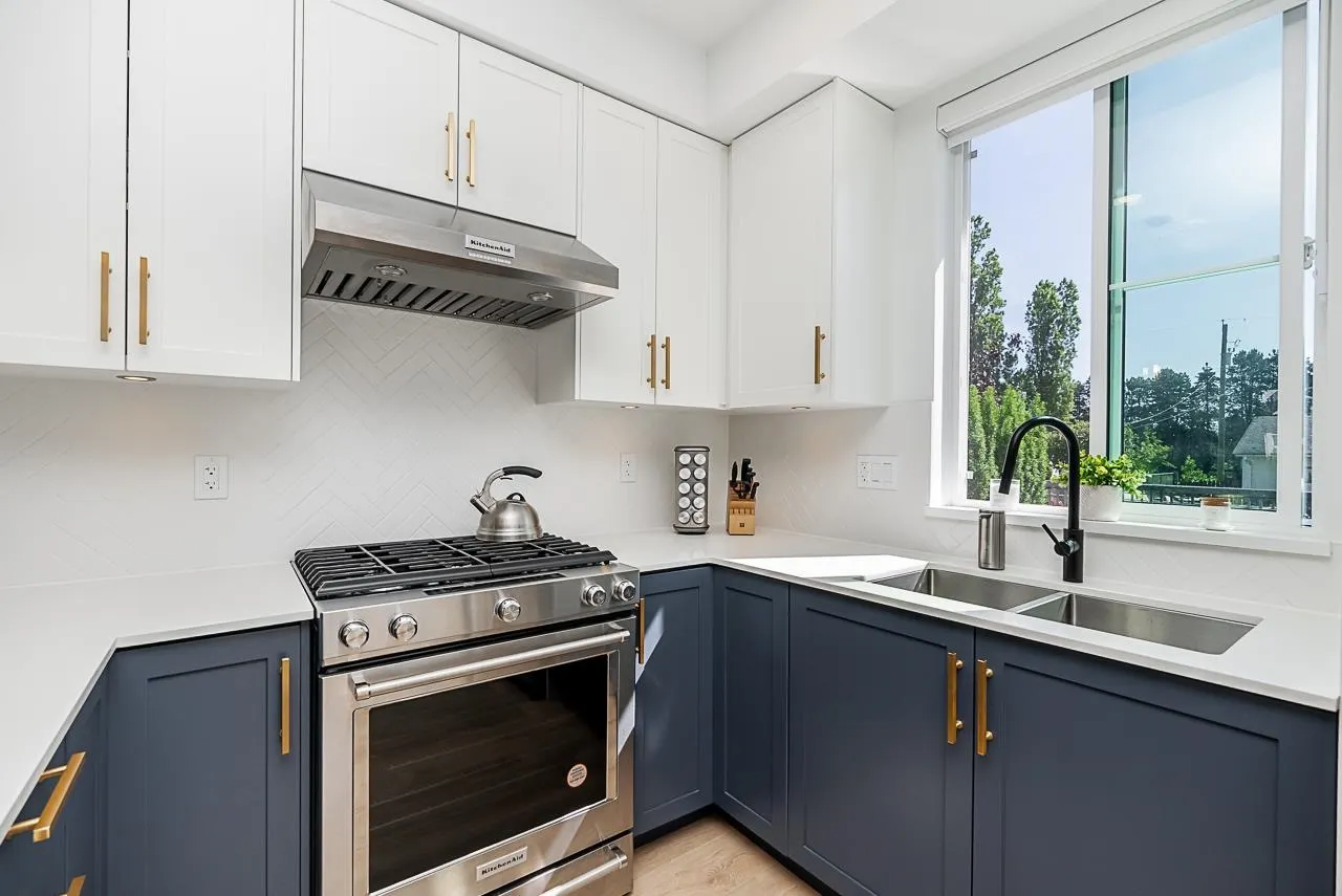 120 707 Robinson Street