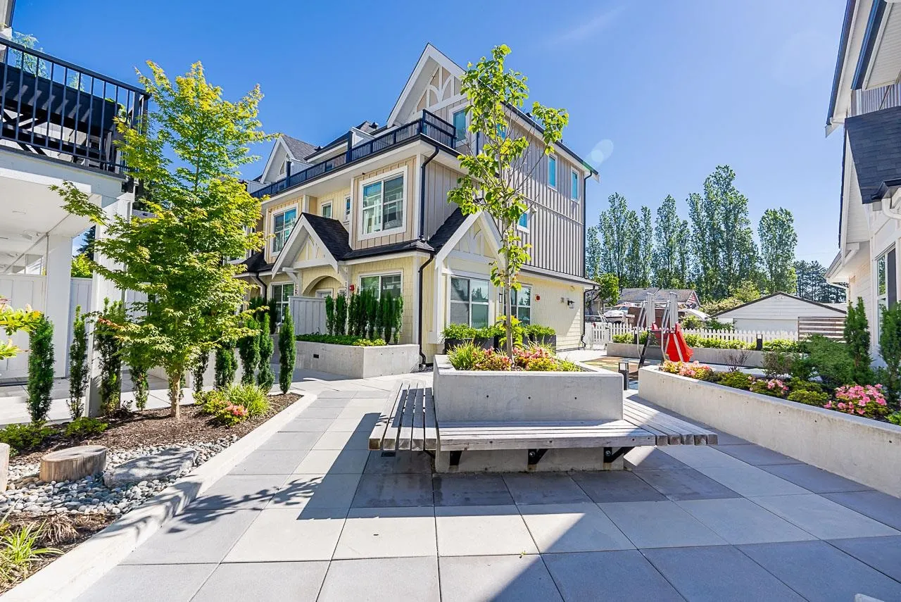 120 707 Robinson Street