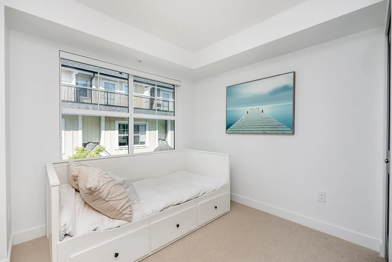 120 707 Robinson Street