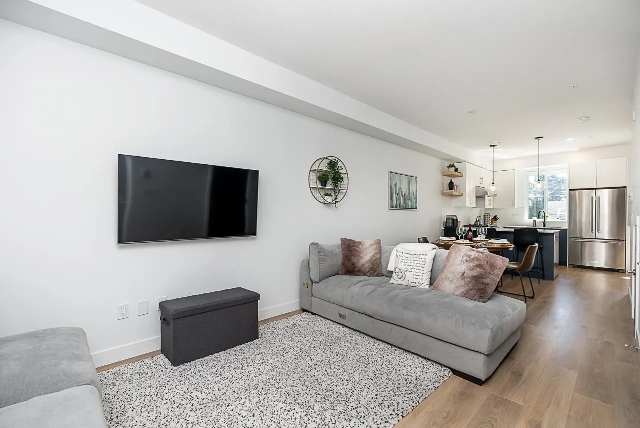 120 707 Robinson Street