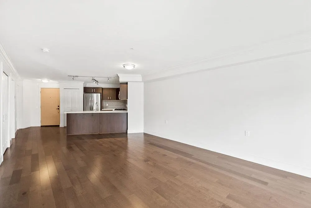 202 857 W 15th Street