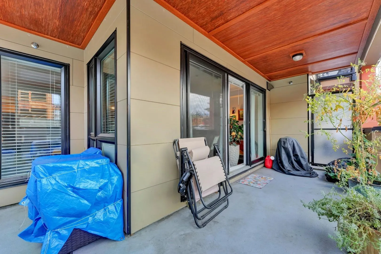 202 857 W 15th Street