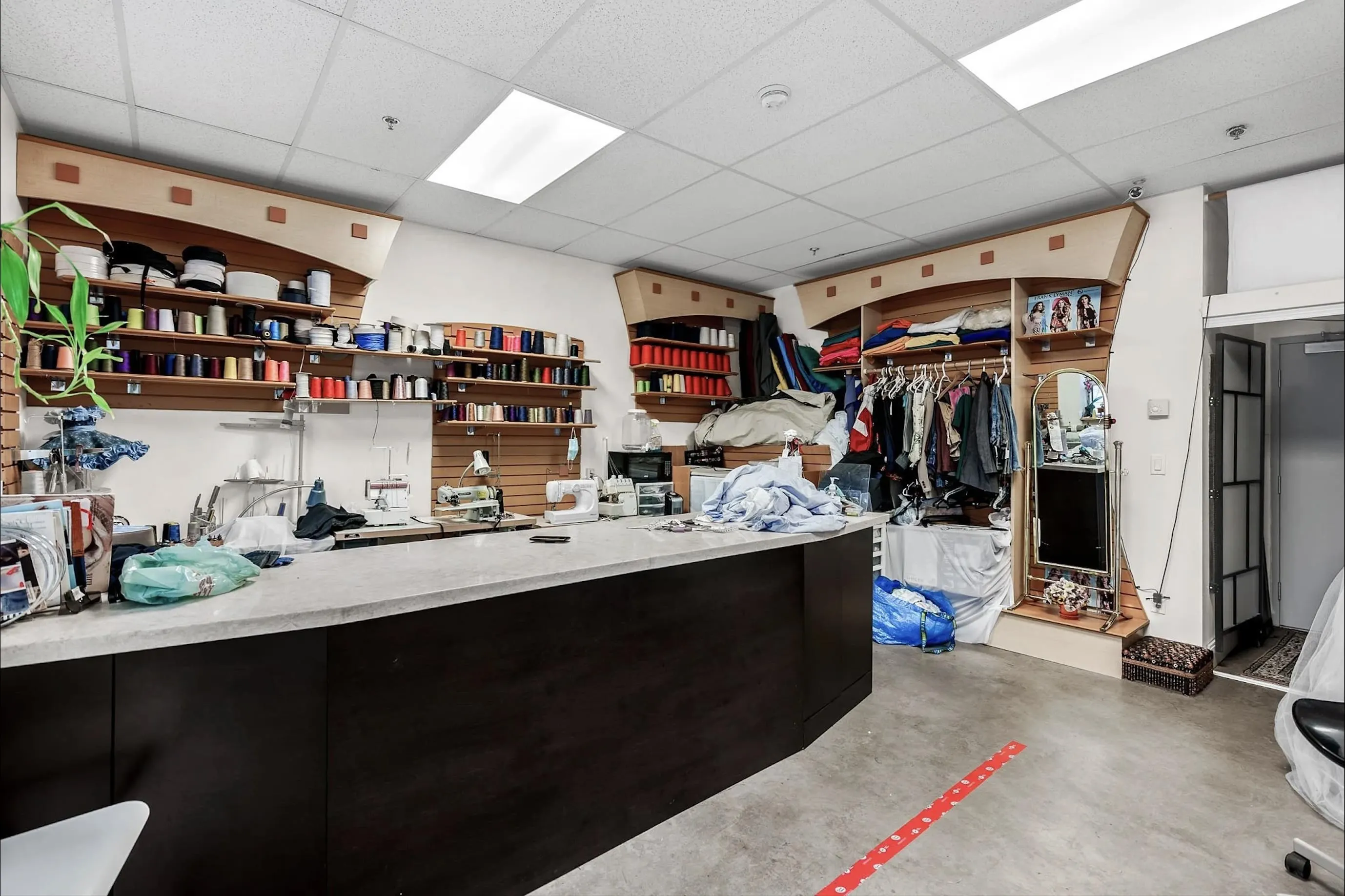 202 857 W 15th Street