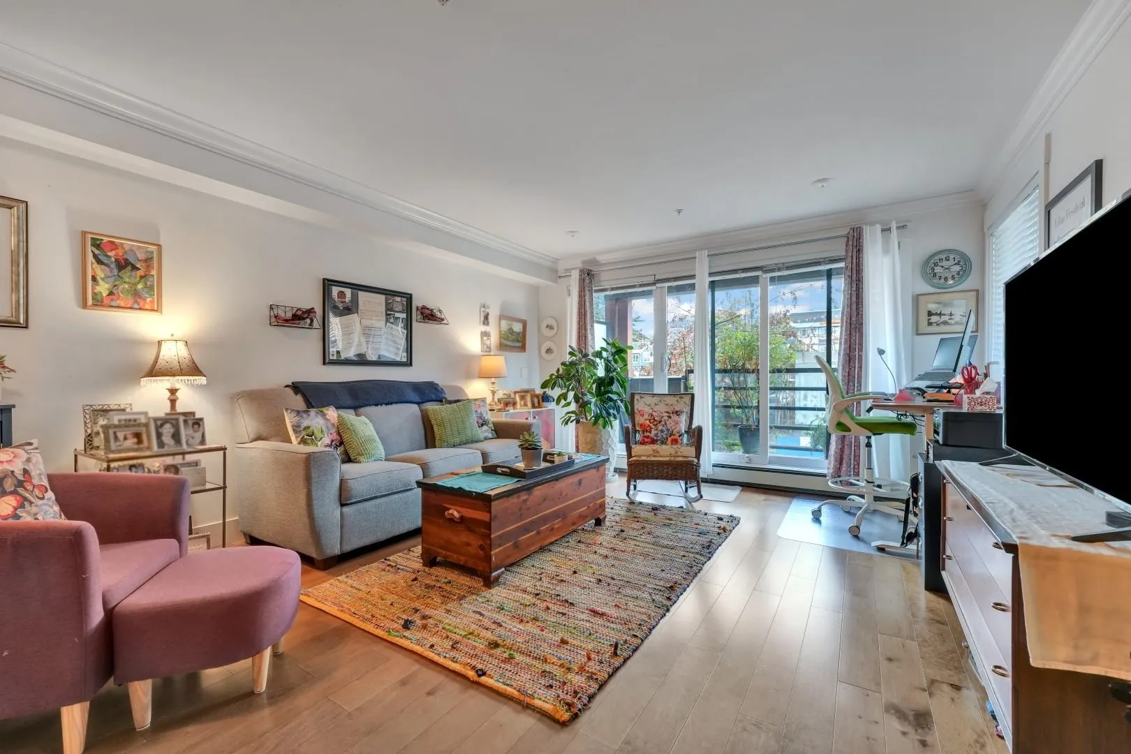 202 857 W 15th Street