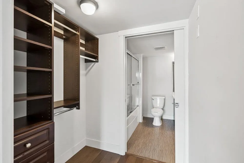 202 857 W 15th Street