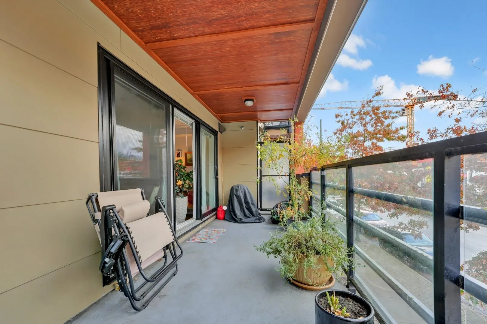 202 857 W 15th Street