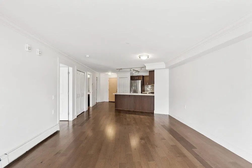 202 857 W 15th Street