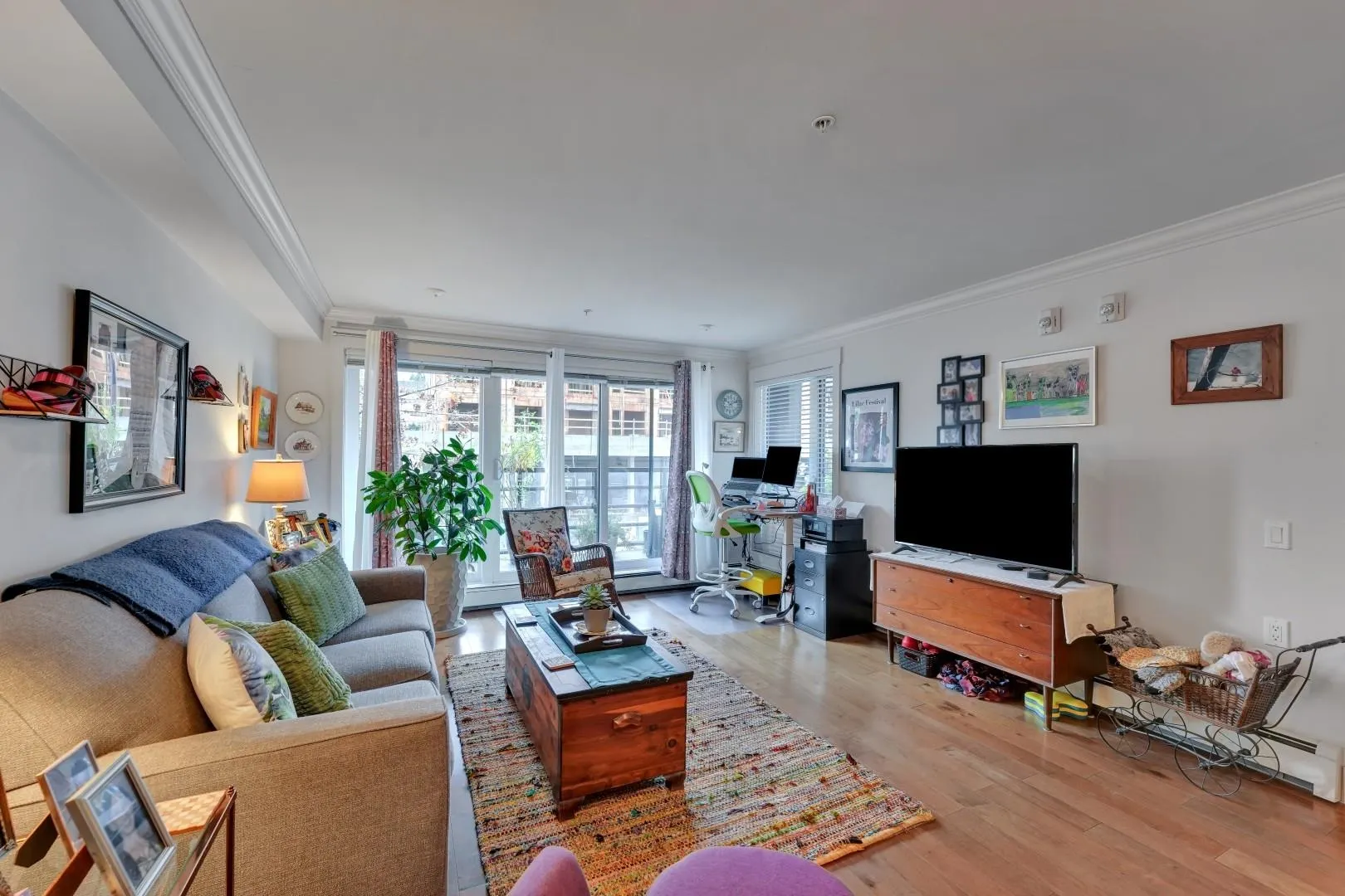 202 857 W 15th Street