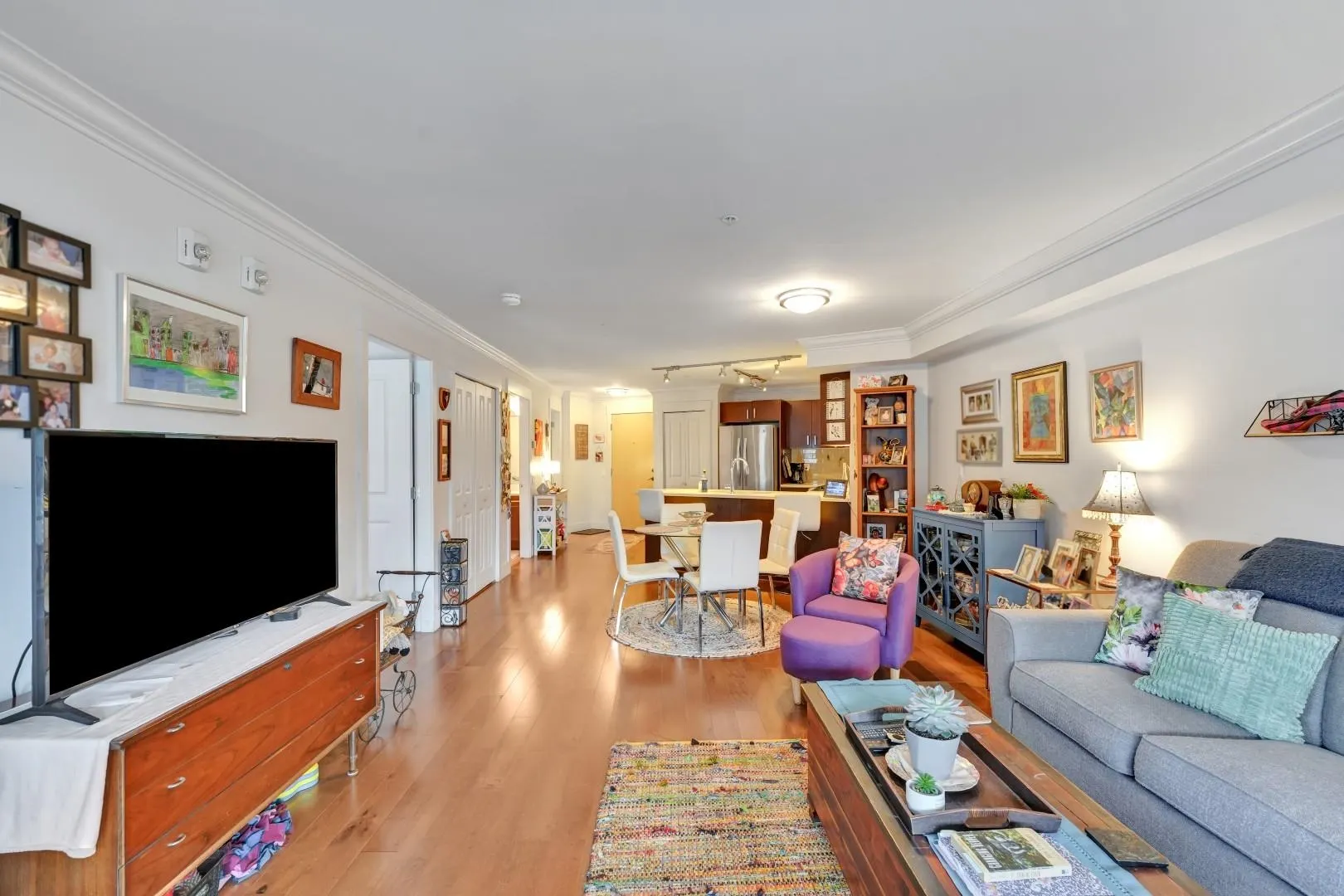 202 857 W 15th Street