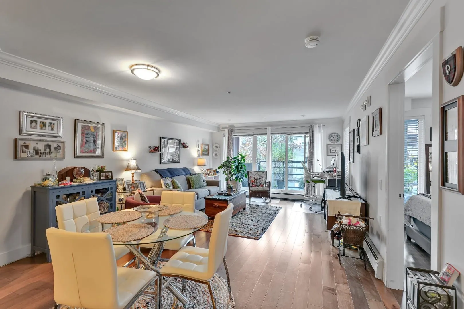 202 857 W 15th Street