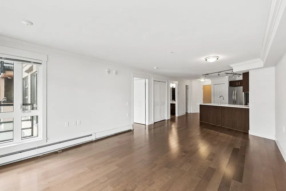 202 857 W 15th Street