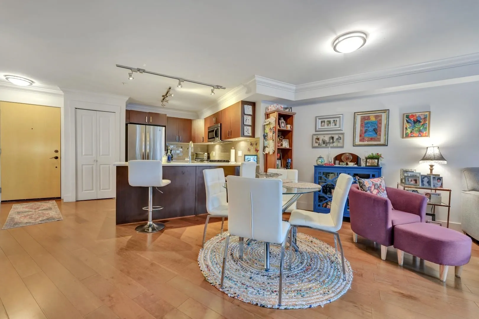 202 857 W 15th Street