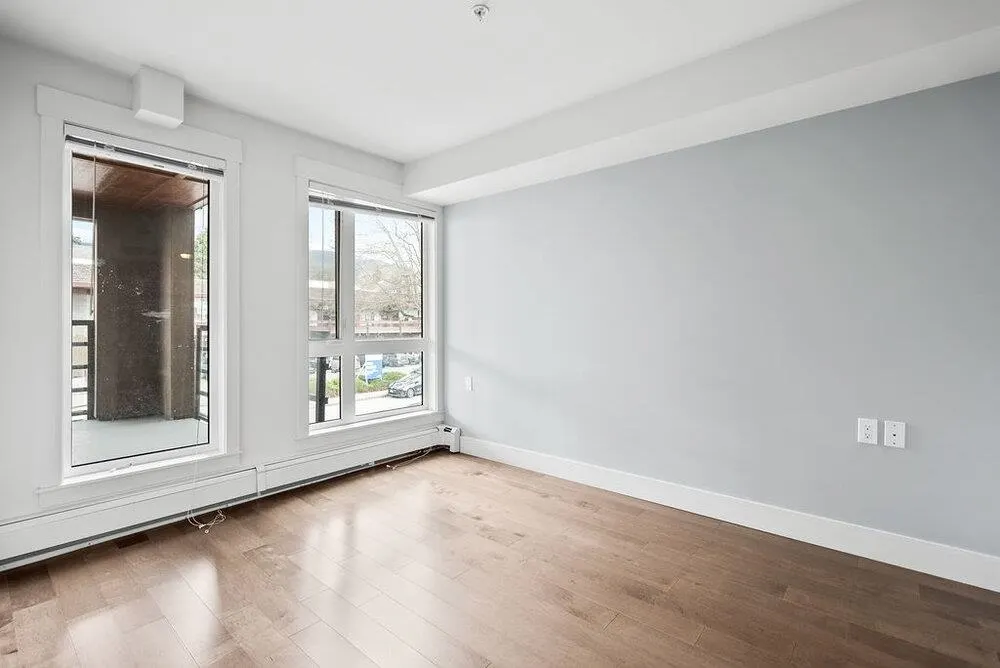 202 857 W 15th Street