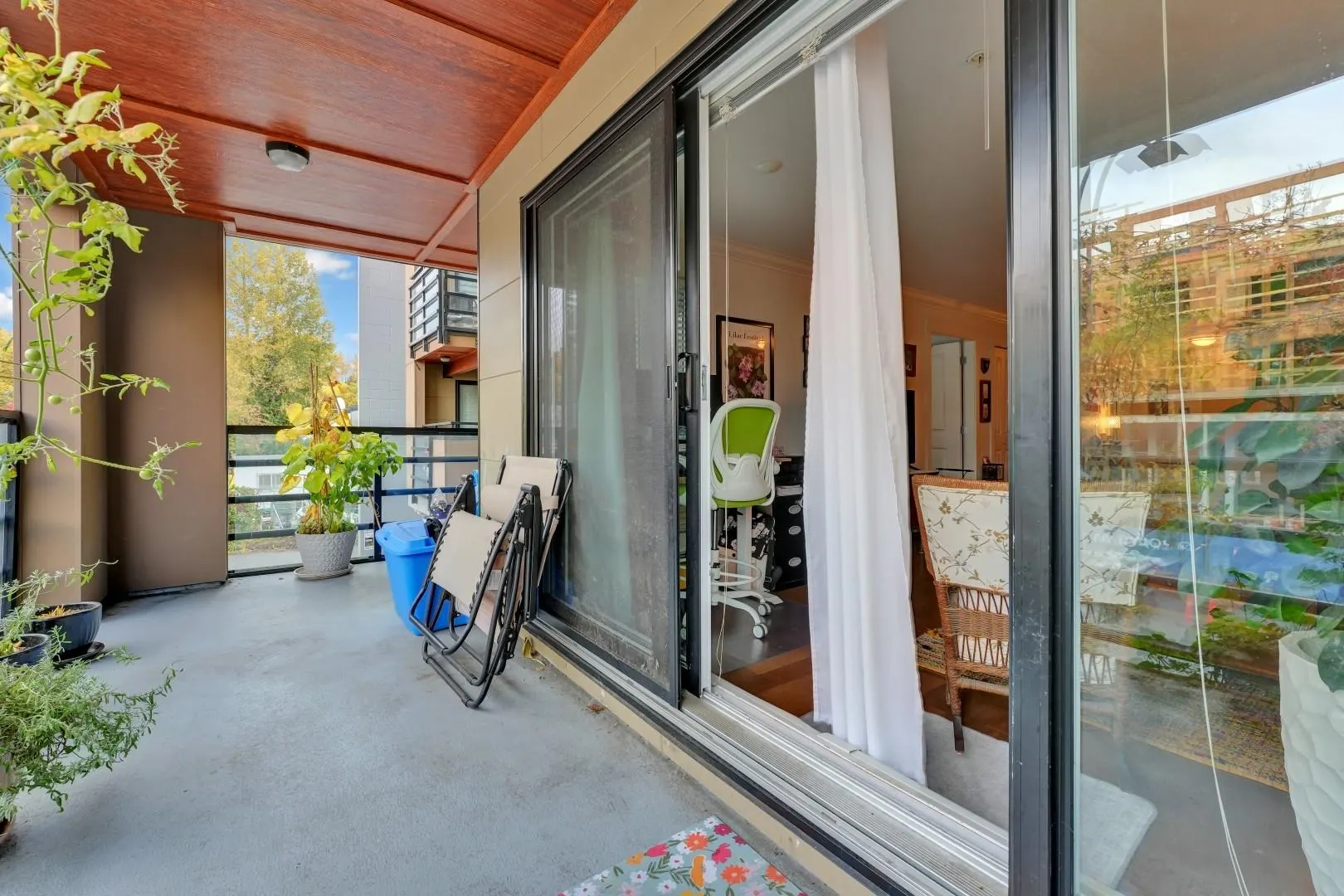 202 857 W 15th Street